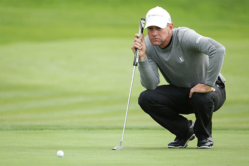 Lucas Glover using the Argolf Arthur Arm Lock Putter